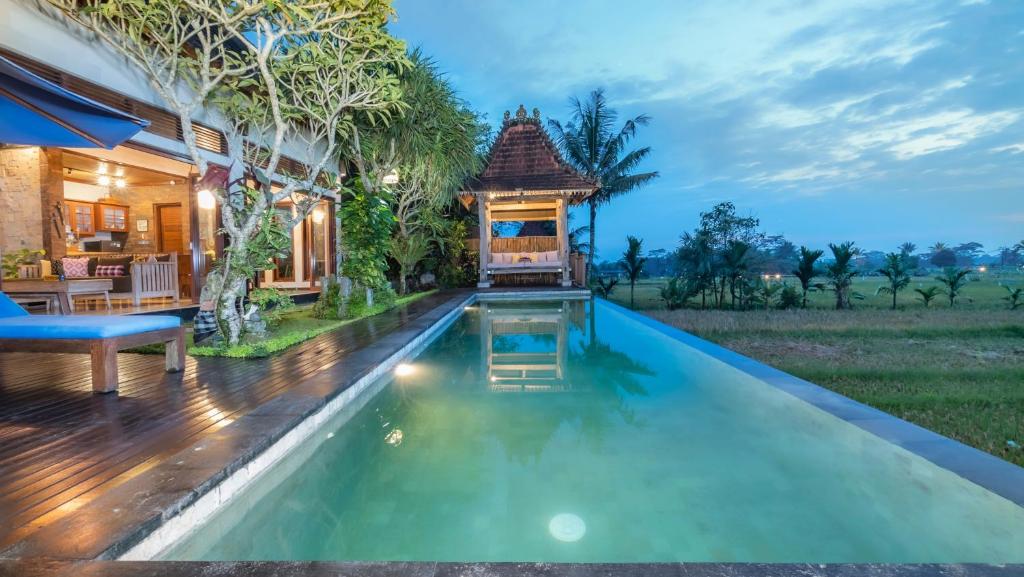 Bazén v ubytování Umah Sunset nebo v jeho okolí