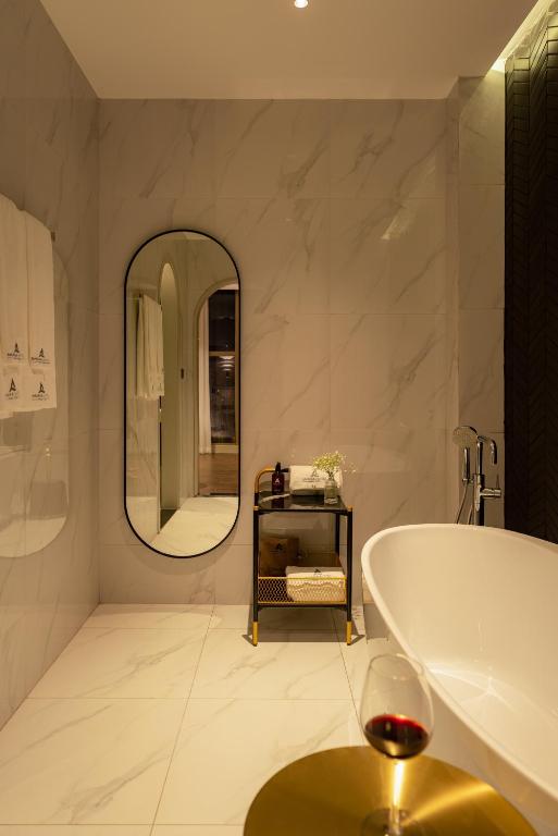 Suite Có Giường Cỡ King Và Bồn Tắm Spa