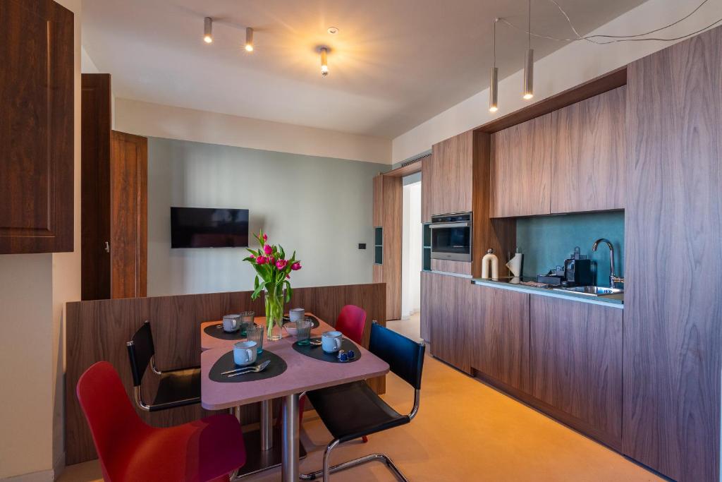 
One-Bedroom Apartment with Pool View
