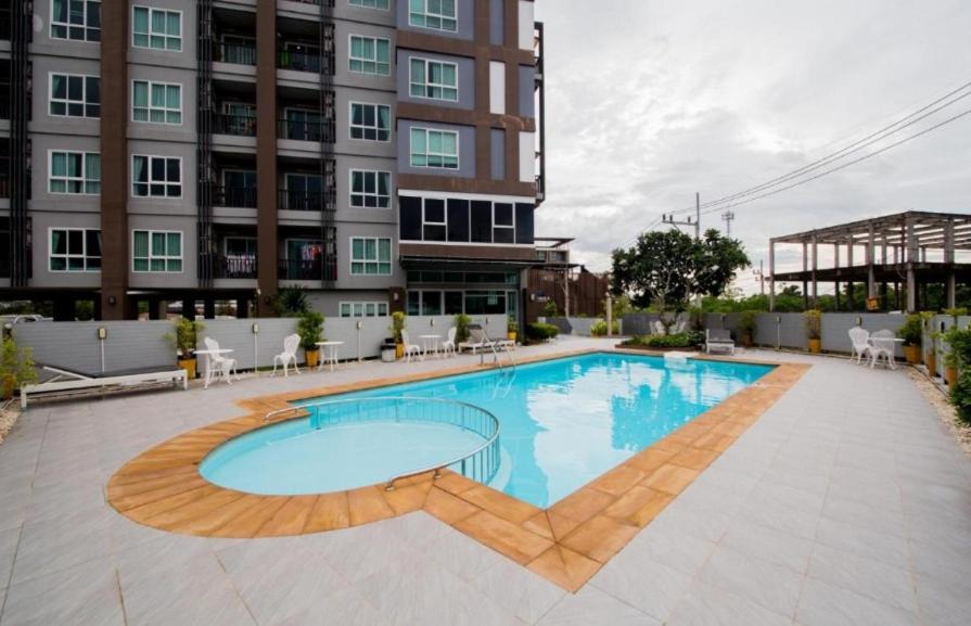 Bazén v ubytování 2bedroom 2 bath CondoaroundonekmfromAonang beach nebo v jeho okolí