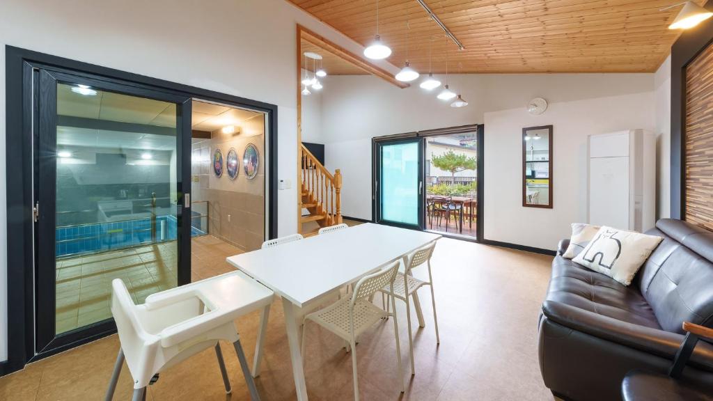 a living room with a table and a couch at Gyeongju Hiltopia Kids Pool Villa in Gyeongju
