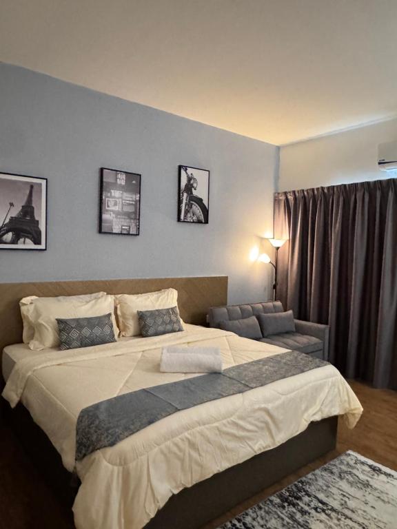 Postel nebo postele na pokoji v ubytování WANida Suite At Al Waqaf Resident Bandar Baru Tunjung