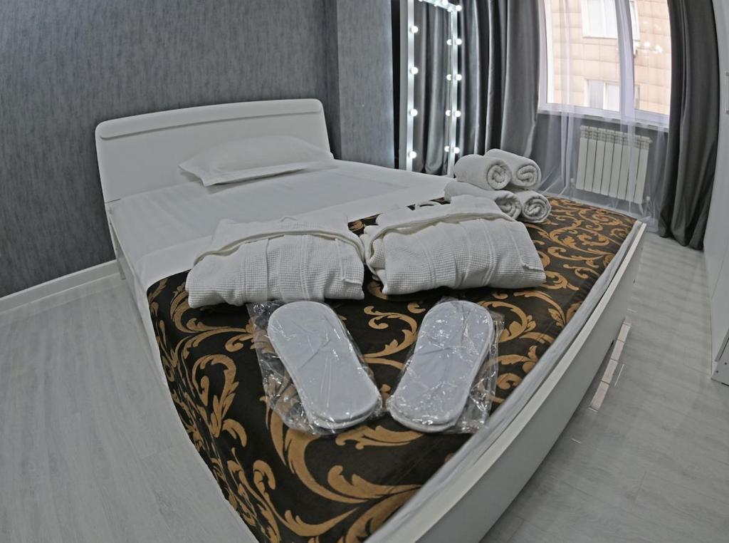 Ένα ή περισσότερα κρεβάτια σε δωμάτιο στο Элегантные Апартаментв 175 в сердце Города Алматы, ЖК Молодежный