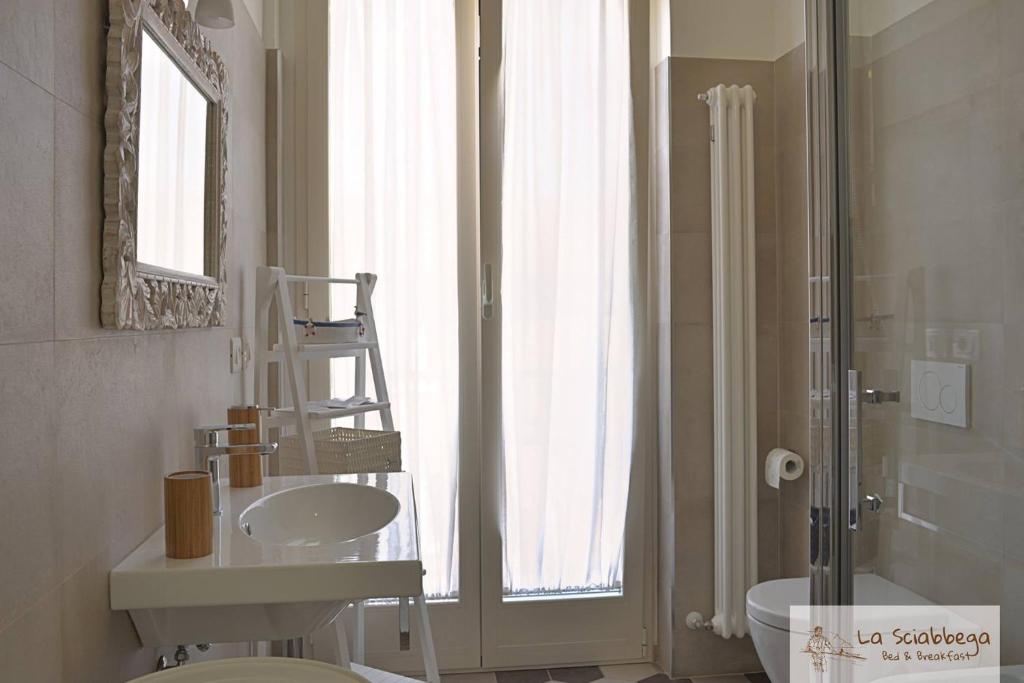 Koupelna v ubytování La Sciabbega B&b