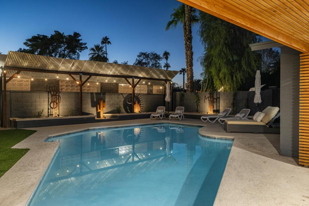 Off-Grid Apartments With Outdoor Private Pool And Hot Tub And Outdoor Kitchen