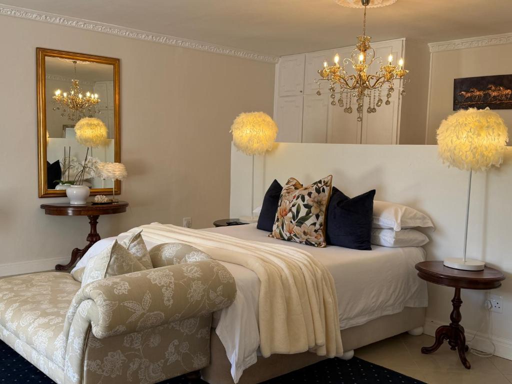 Postel nebo postele na pokoji v ubytování #1 Romantic Wine Estate Stay in The Midlands