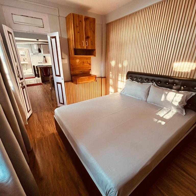 Ένα ή περισσότερα κρεβάτια σε δωμάτιο στο Crystal Oak