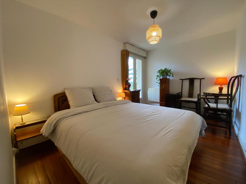 En eller flere senge i et værelse på Grand Appartement F4 bien situé pour visiter Paris