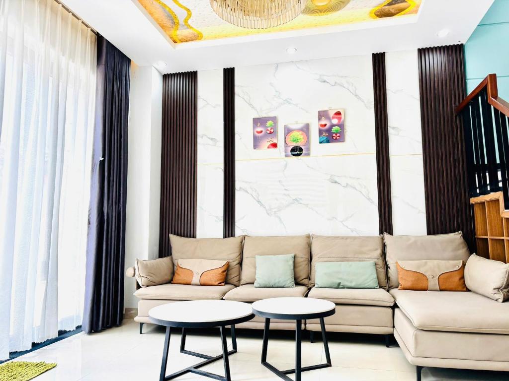 Χώρος καθιστικού στο Sunrise Homestay with 4 Bedrooms