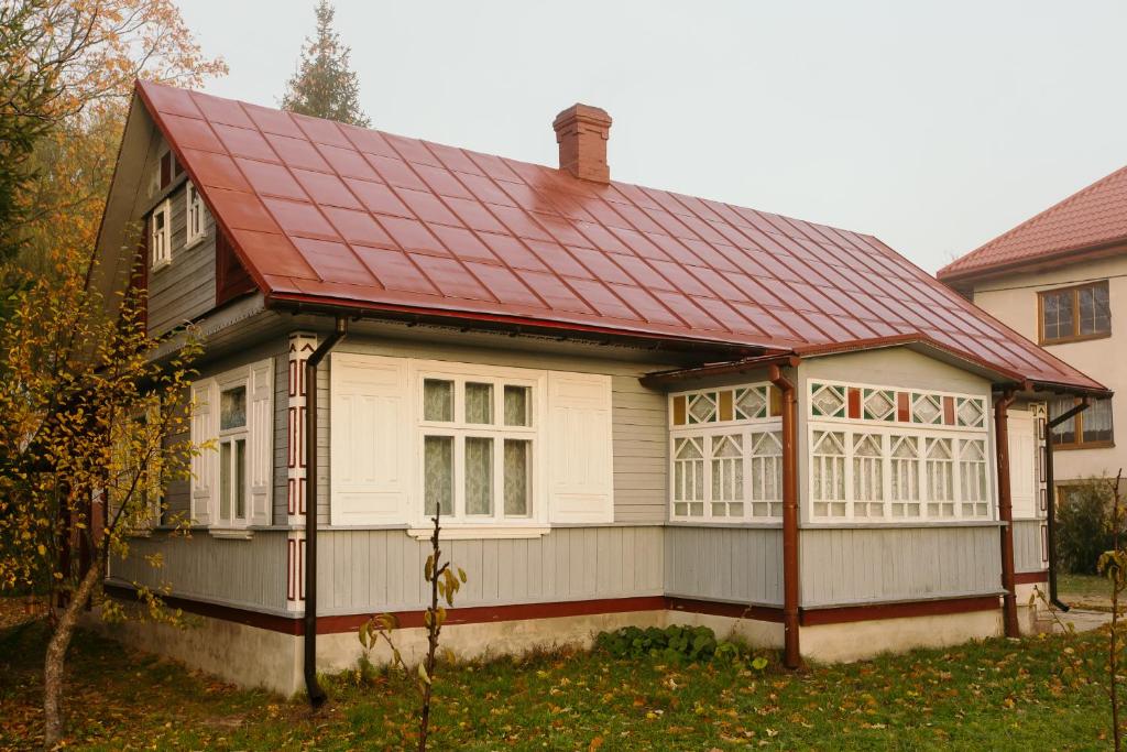 Το κτήριο όπου στεγάζεται  η παραθεριστική κατοικία