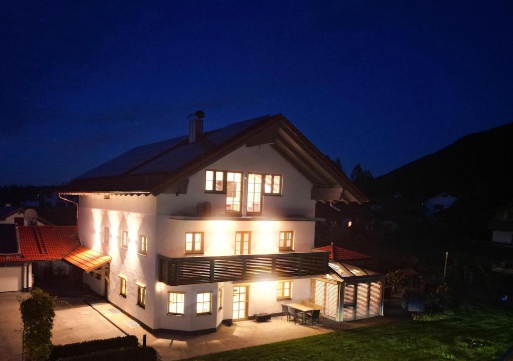 Το κτήριο όπου στεγάζεται  το διαμέρισμα