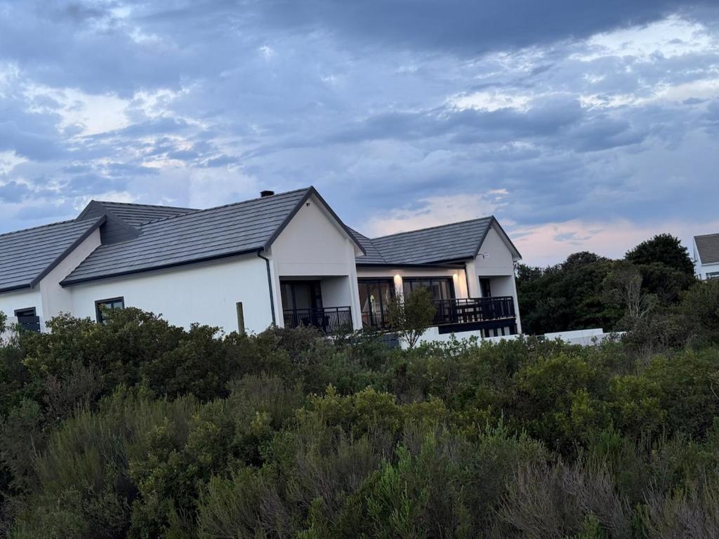 Το κτήριο όπου στεγάζεται  η παραθεριστική κατοικία