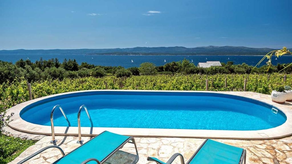 Family friendly house with a swimming pool Bol, Brac - 12228