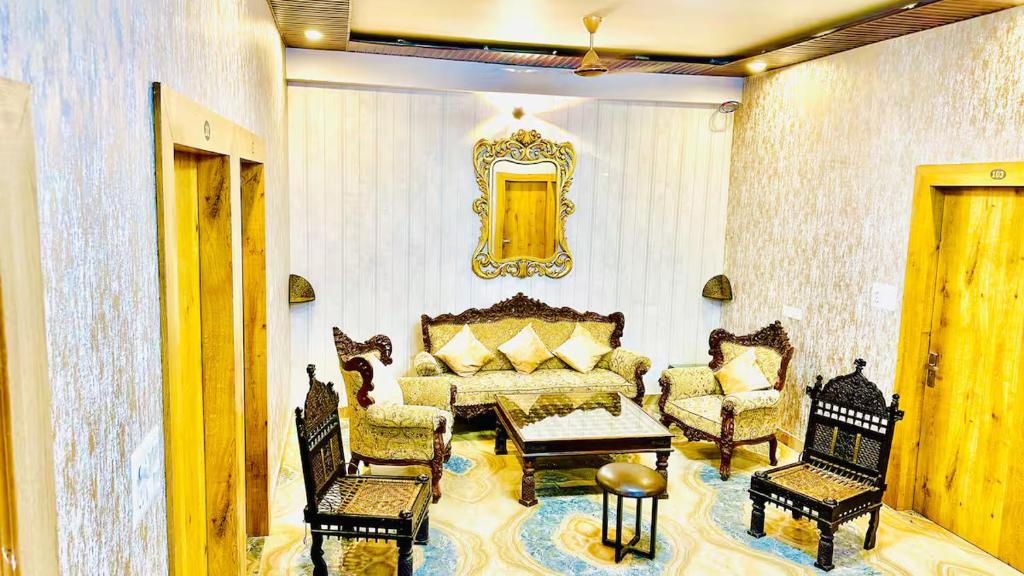 Posezení v ubytování Sarvagya