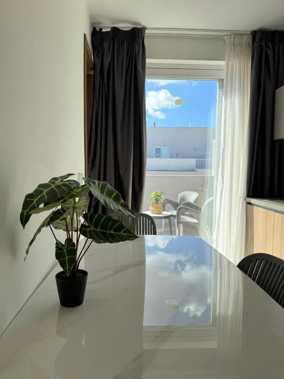 1 Bedroom Exclusive Penthouse - By HostMT