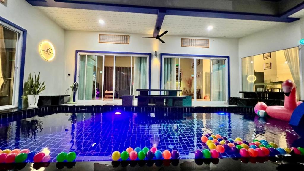 Swimmingpoolen hos eller tæt på Tabi Bito Poolvilla ทาบิ บิโตะ