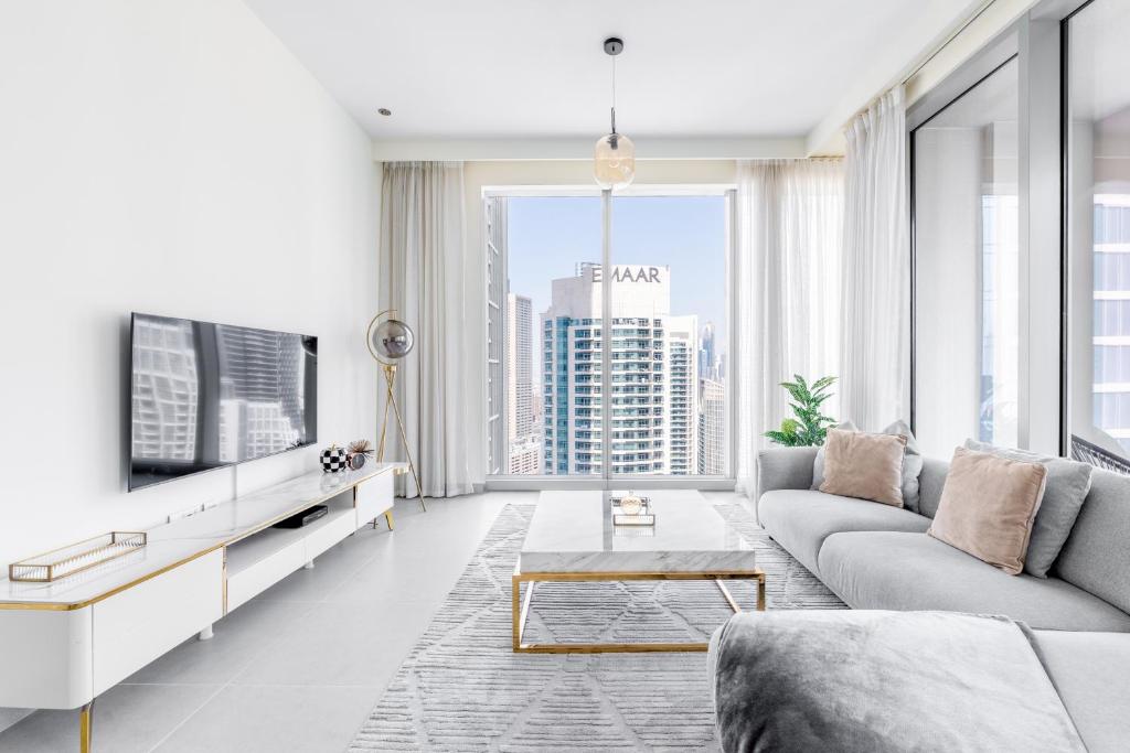 TV a/nebo společenská místnost v ubytování Stylish 2BR in Forte 2