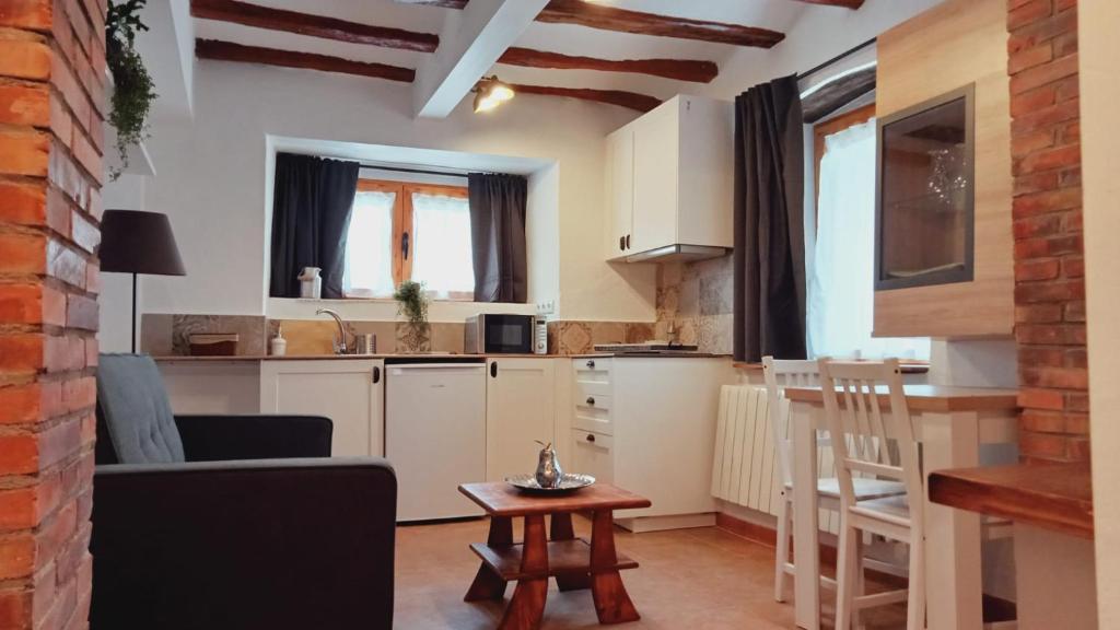 Kuchyň nebo kuchyňský kout v ubytování Mas Lloretó - La Oreneta