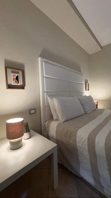 a bedroom with a large bed and a table at Residenza Fonticella in Rivisondoli