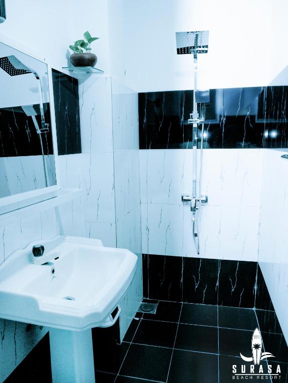 Surasa Beach Resort - 3