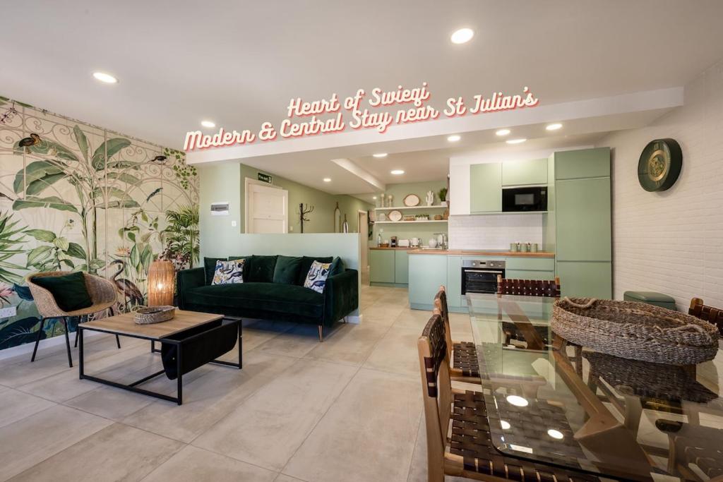 Χώρος καθιστικού στο Bright Apartment in Swieqi