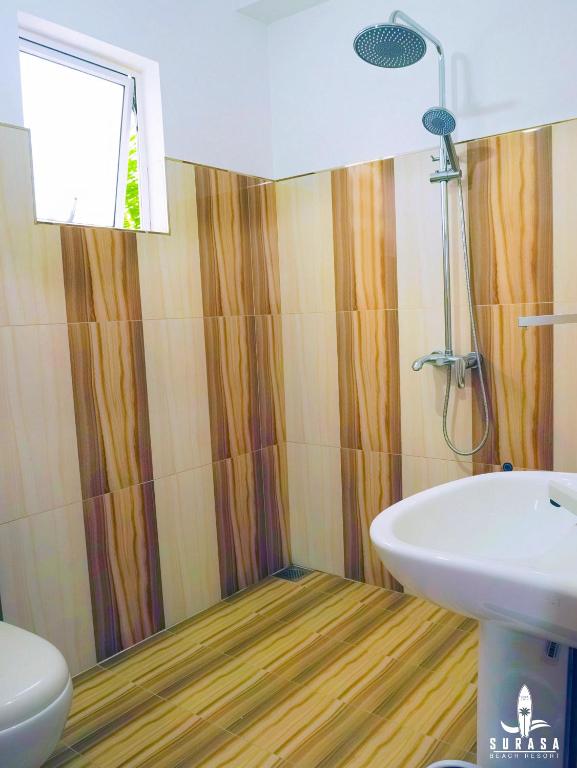 Surasa Beach Resort - 18