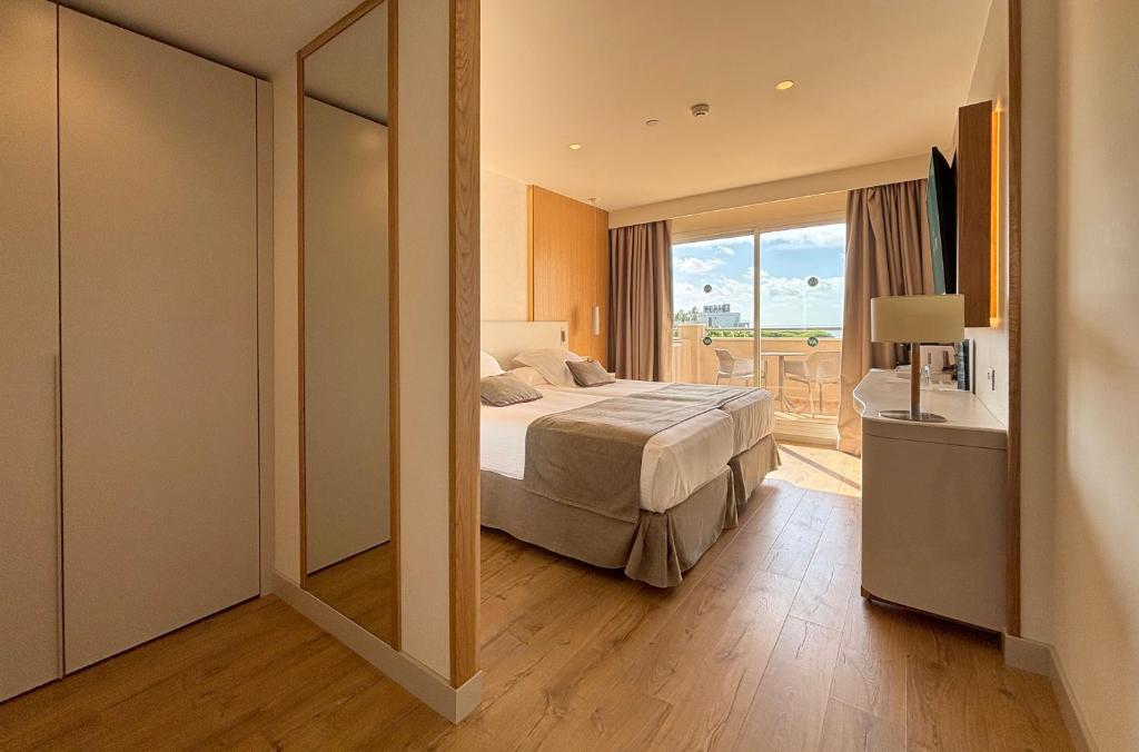Valentin Sancti Petri - Double Or Twin Room With Front Sea View