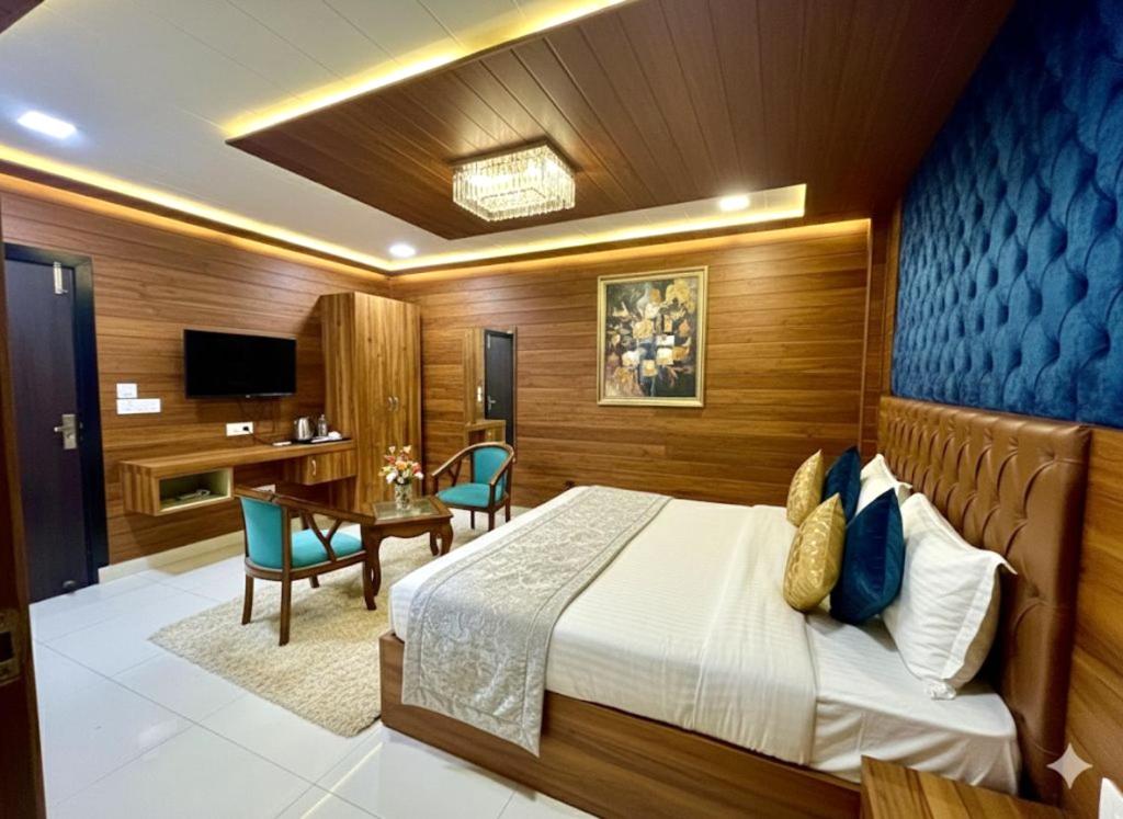 Ένα ή περισσότερα κρεβάτια σε δωμάτιο στο Hotel Elegant Bellemount Plaza A Family Hotel