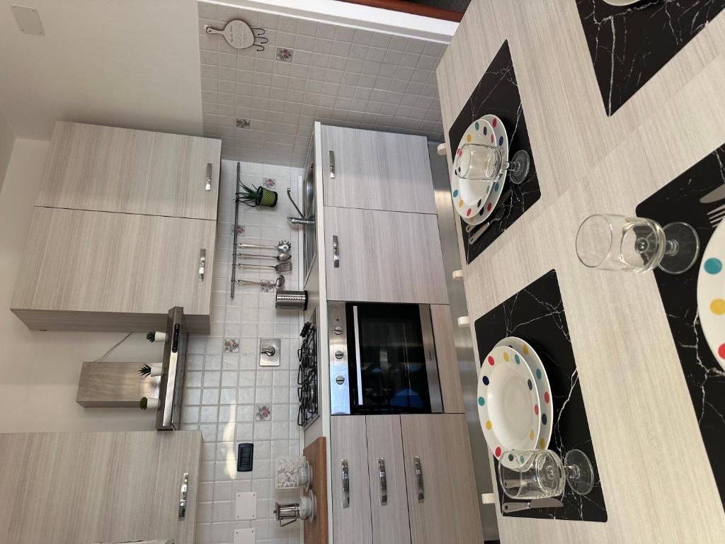 Η κουζίνα ή μικρή κουζίνα στο Mela Garden House