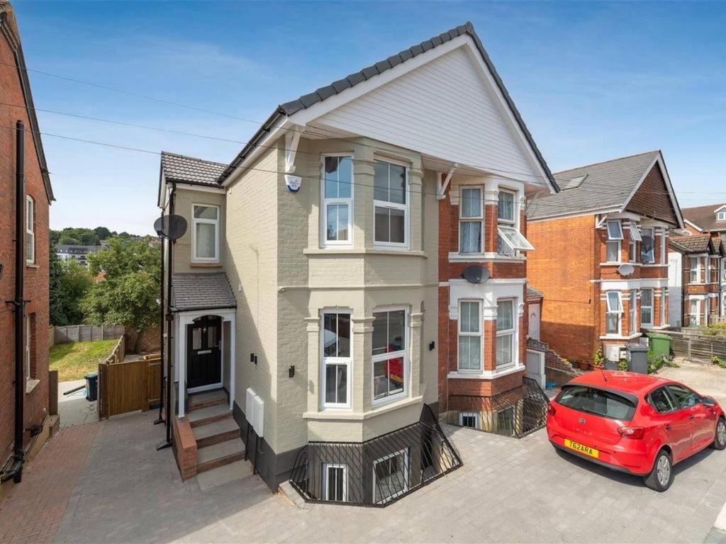 Hoone, kus puhkemaja asub