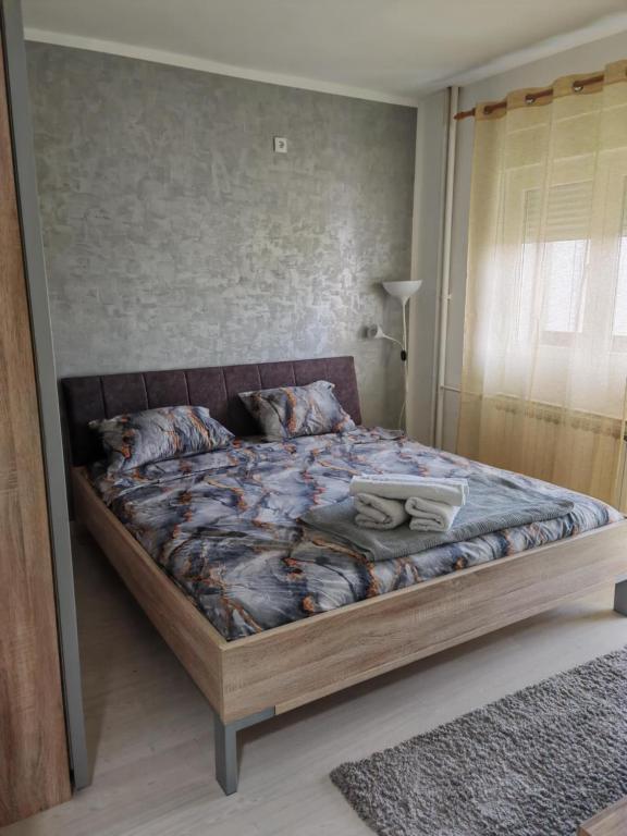 Giường trong phòng chung tại Stan na dan Smederevska palanka