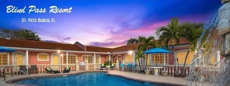 Bazén v ubytování Blind Pass Resort Motel nebo v jeho okolí