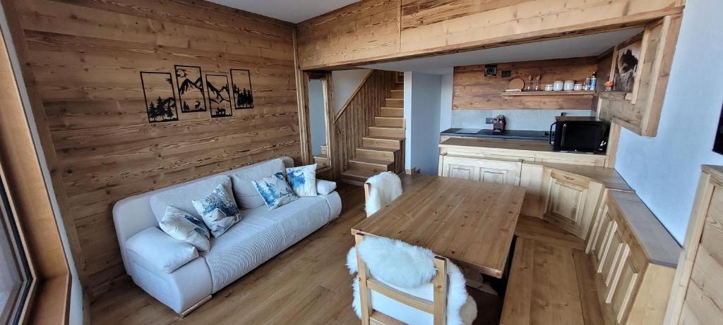 Χώρος καθιστικού στο White Relax