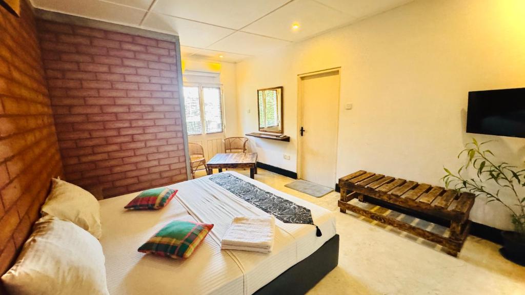 LOUIS LAKE VILLA - 16