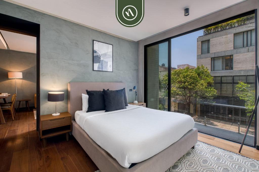 En eller flere senge i et værelse på Brand New 2 BR Condo in Roma Norte - Rooftop