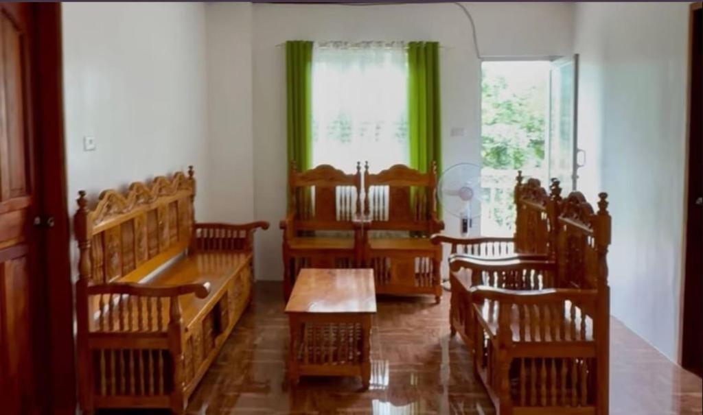 a dining room with wooden chairs and a table at The Meadow View House in Oobi