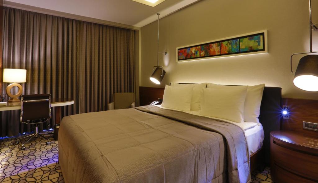 Cama o camas de una habitación en Royal Stay Palace Hotel