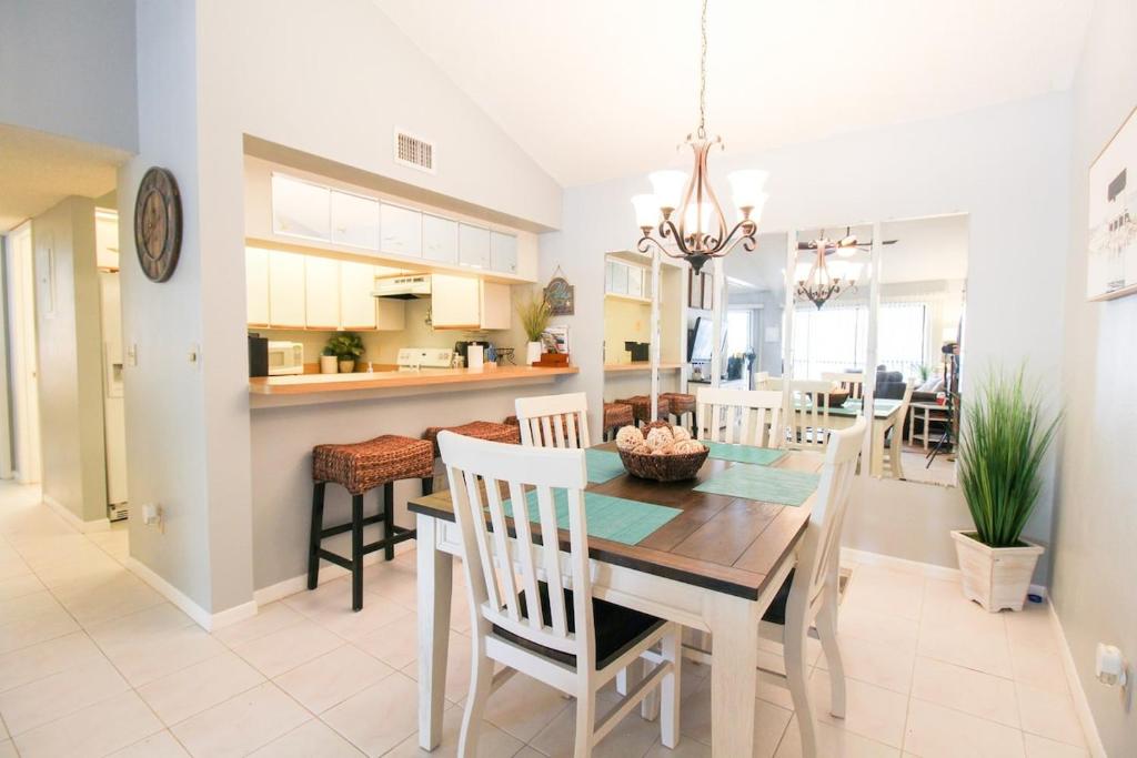a dining room and kitchen with a table and chairs at Tranquil condo minutes from Venice Beach - Beach Bungalow in Nokomis