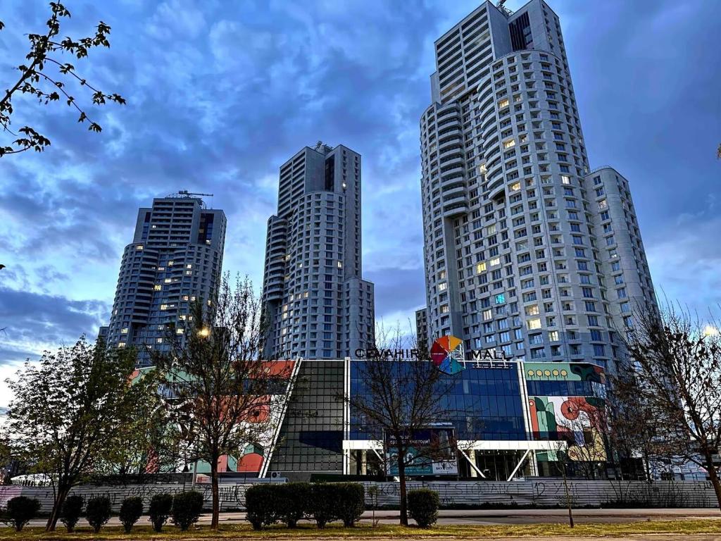 Billede fra billedgalleriet på 36th floor Sky city- 2 bedroom app free private parking i Skopje