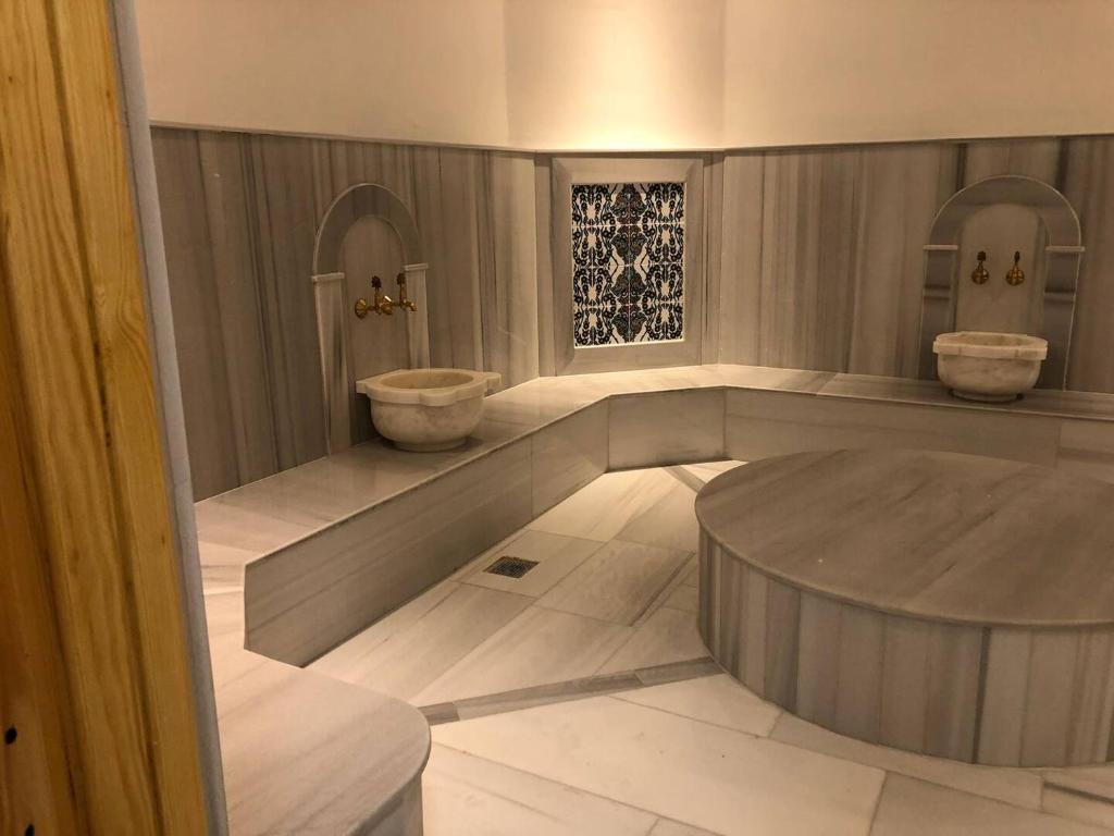 Koupelna v ubytování 36th floor Sky city- 2 bedroom app free private parking