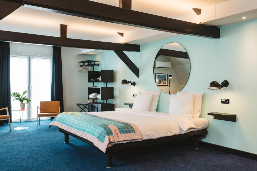 
Large Room
