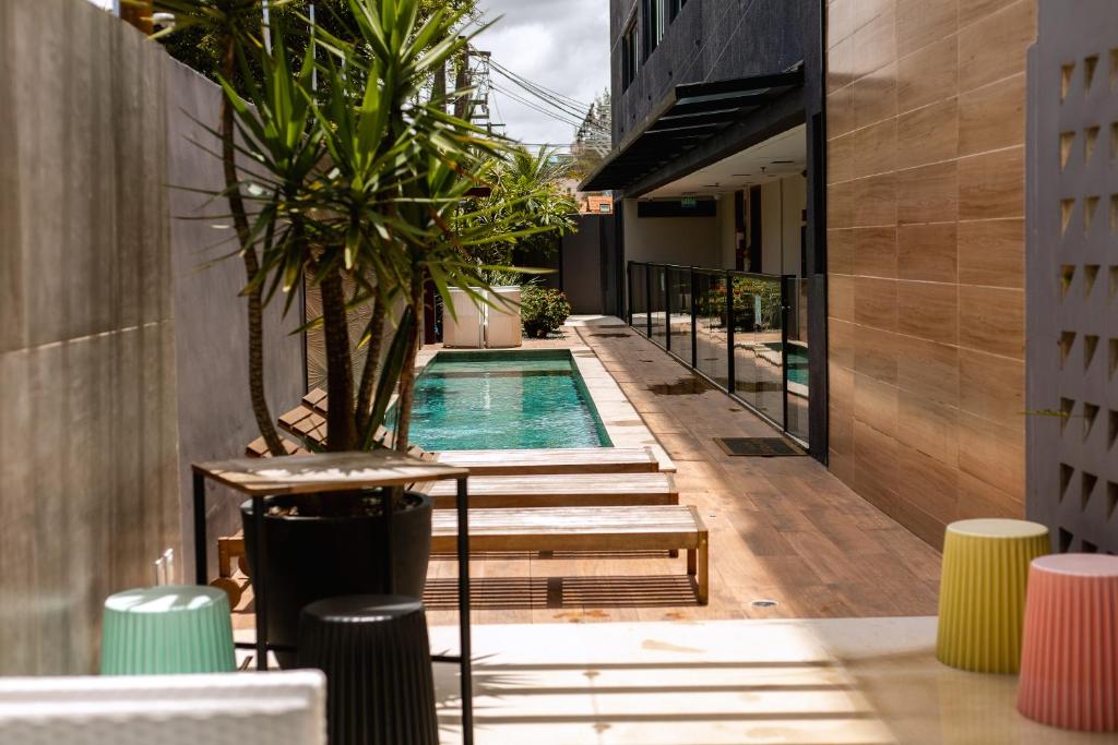 a swimming pool in the middle of a building at Easy Porto Hotel in Porto De Galinhas