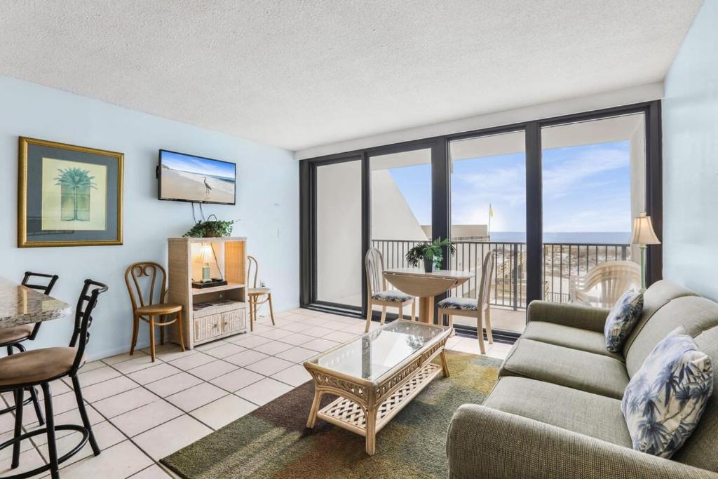 Posezení v ubytování Island Wind West 177 Next to Hangout pool