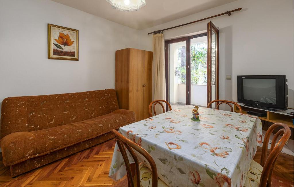 Pet Friendly Apartment In Porec With Wifi