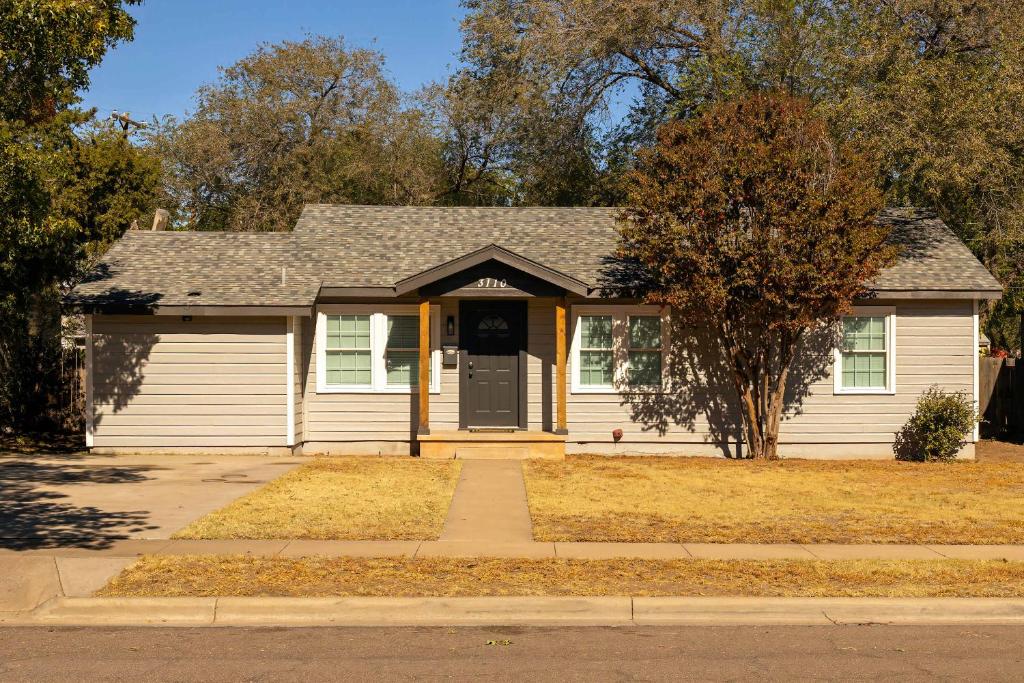 Το κτήριο όπου στεγάζεται  η παραθεριστική κατοικία