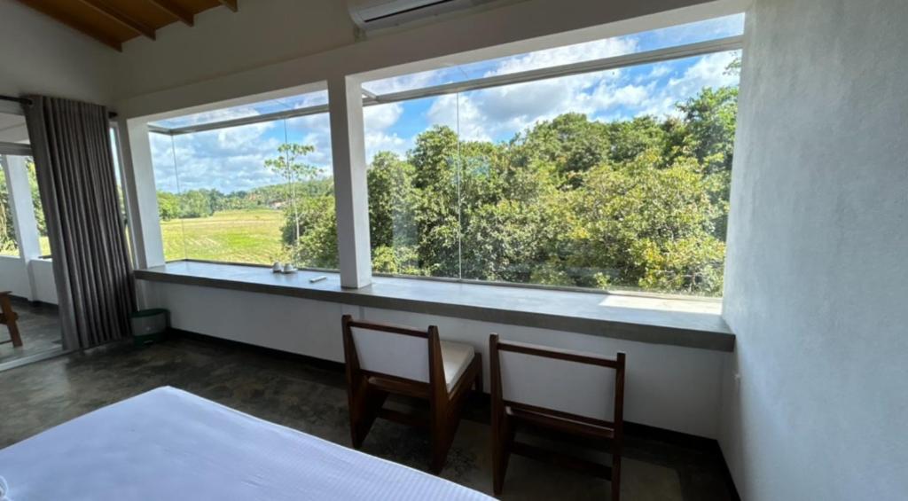 Вилла с бассейном и видом на рисовые поля и джунгли客房内的一张或多张床位
