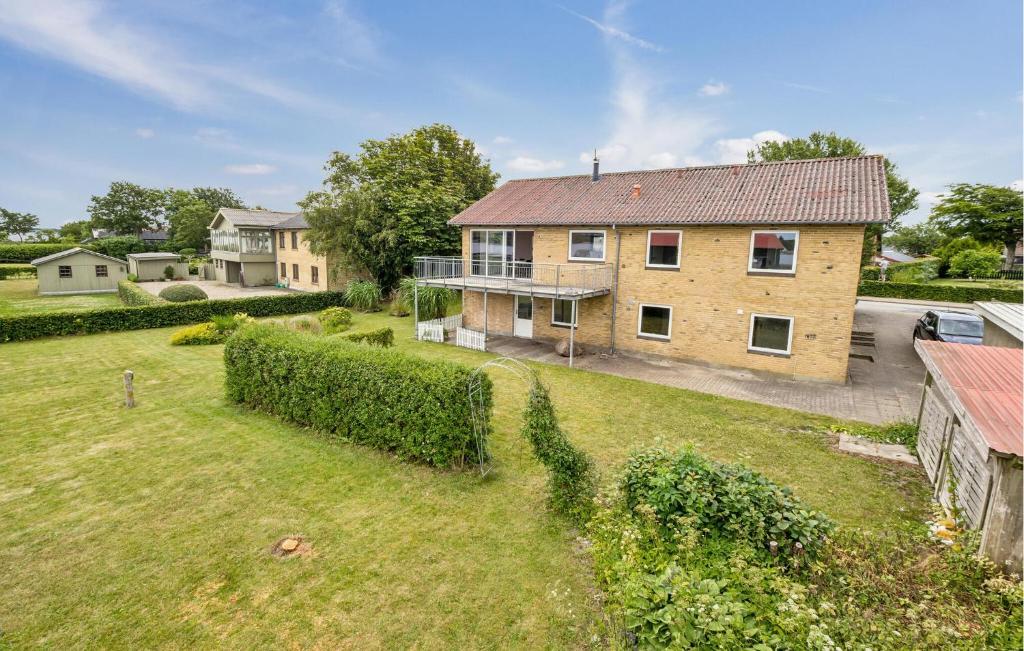 Vilsund VestにあるAwesome Home In Thisted With House Sea Viewの庭のある家の航空写真