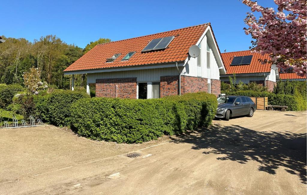 Το κτήριο όπου στεγάζεται  η παραθεριστική κατοικία