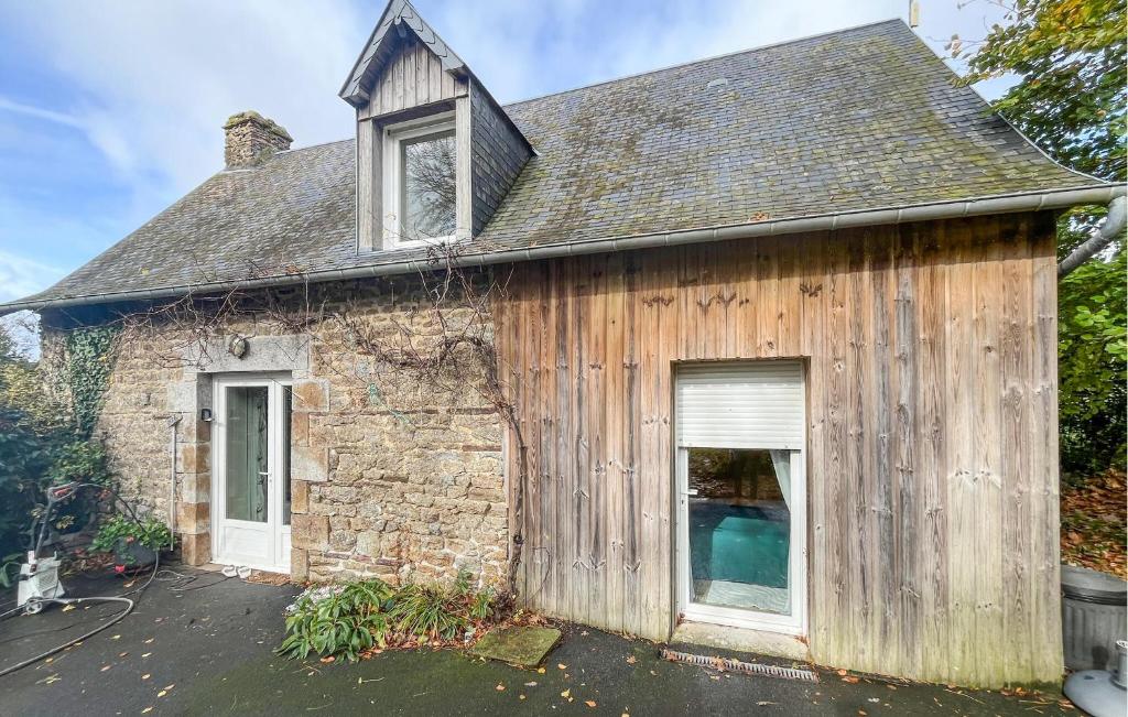 Το κτήριο όπου στεγάζεται  η παραθεριστική κατοικία