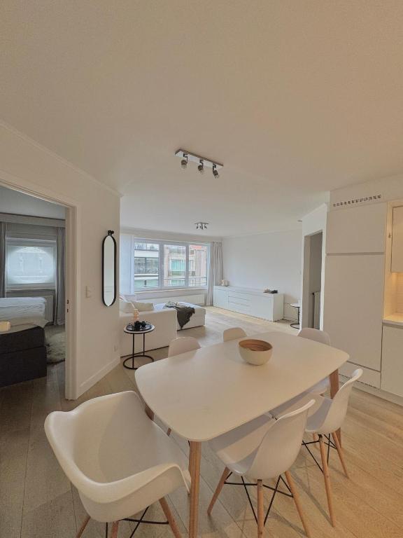 TV a/nebo společenská místnost v ubytování Apartment Knokke vlakbij strand